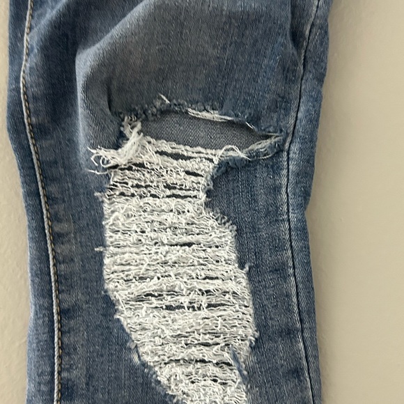 3 pairs of jeans bundle - Guess x2 and Rewash brand - Picture 13 of 14